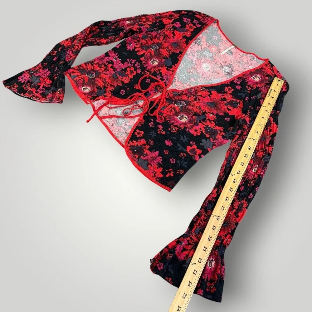 Free People Red Black Floral Tie Front Cropped Blouse Bell Sleeve Sz‎ M